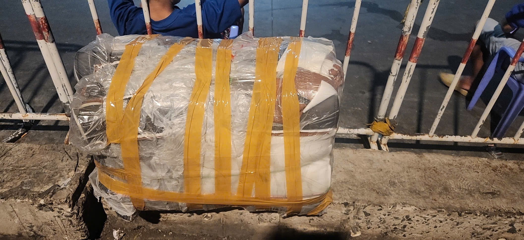 Kiện hàng đóng gói chắc chắn