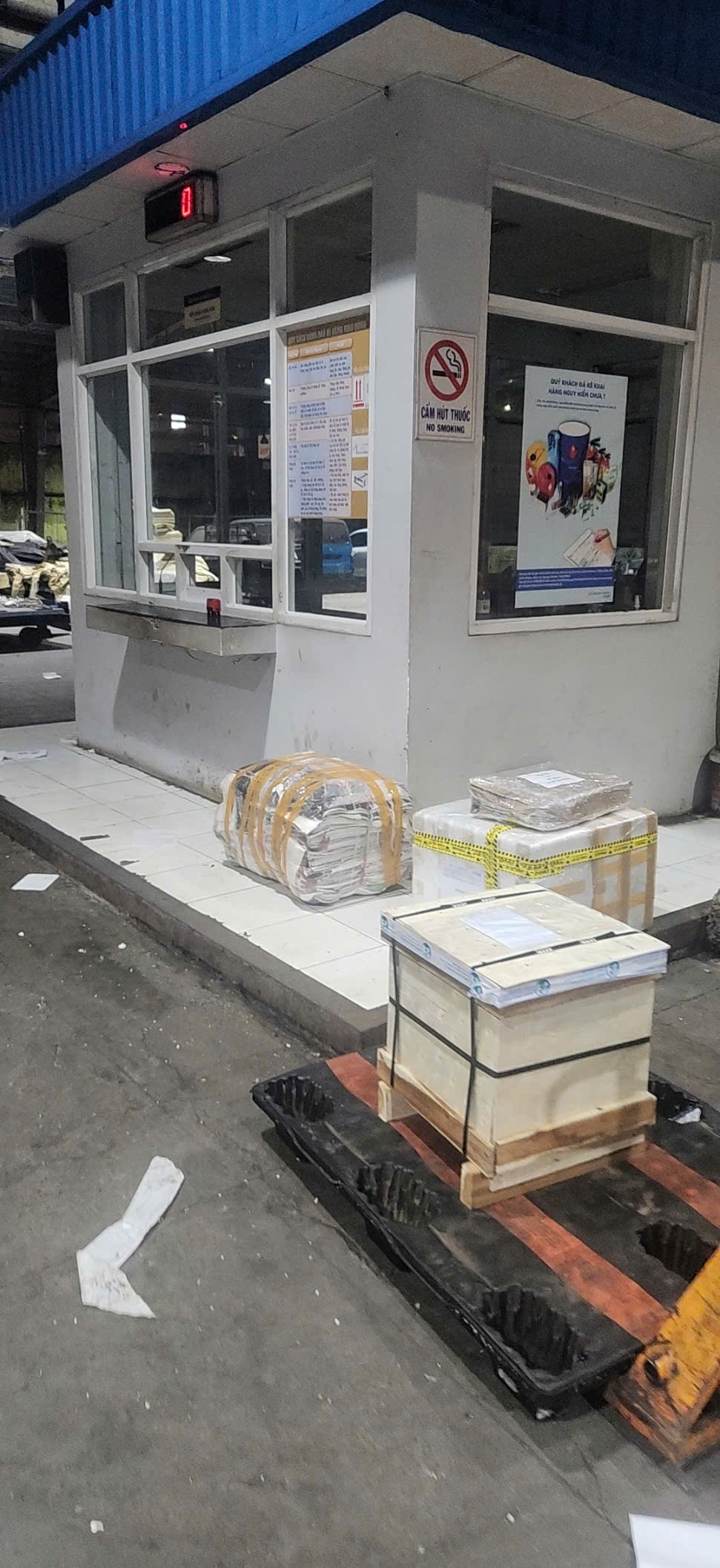Xe tải bốc xếp hàng giao liên tỉnh