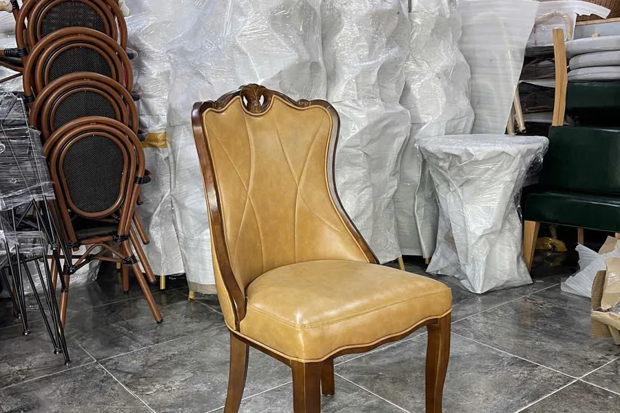 Nhóm hàng cồng kềnh được bọc lót trước khi vận chuyển.